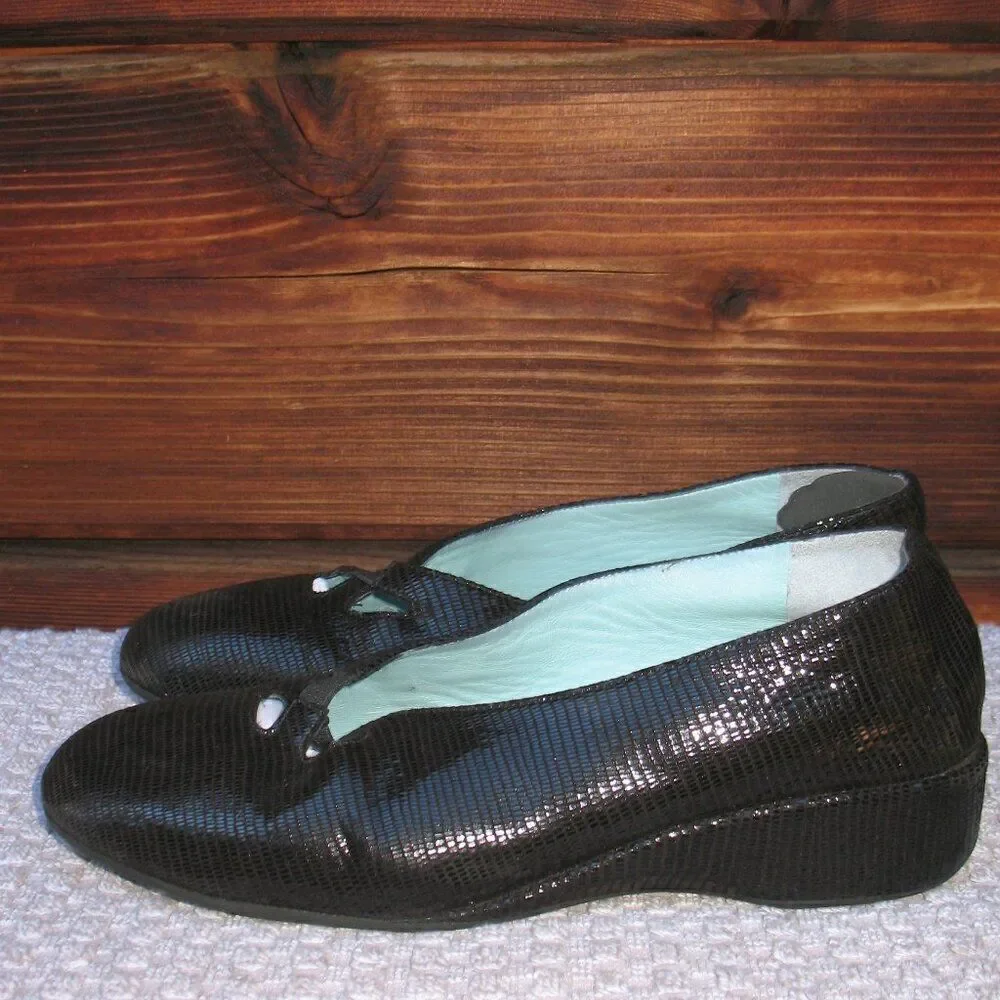 Thierry Rabotin Womens 6 Black Embossed Leather Wedges Shoes